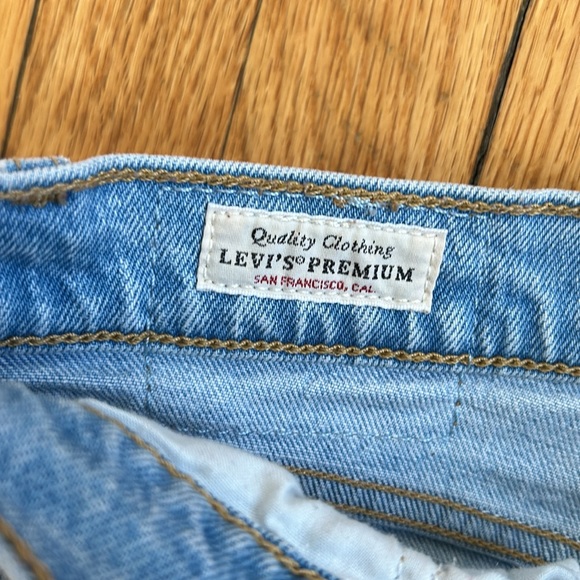 Levi’s rib cage distress shorts 32 - Picture 6 of 7